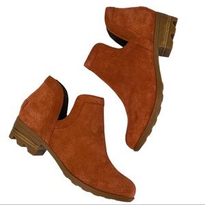 NEW Sorel Lolla Waterproof Suede Cut Out Ankle Boot Bootie in Teak Brown Size 6